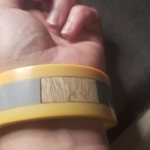 Vtg Lucite Bangle Bracelet Mustard Yellow Wooden Multi Color Block Retro Boho 1" - Picture 8 of 13